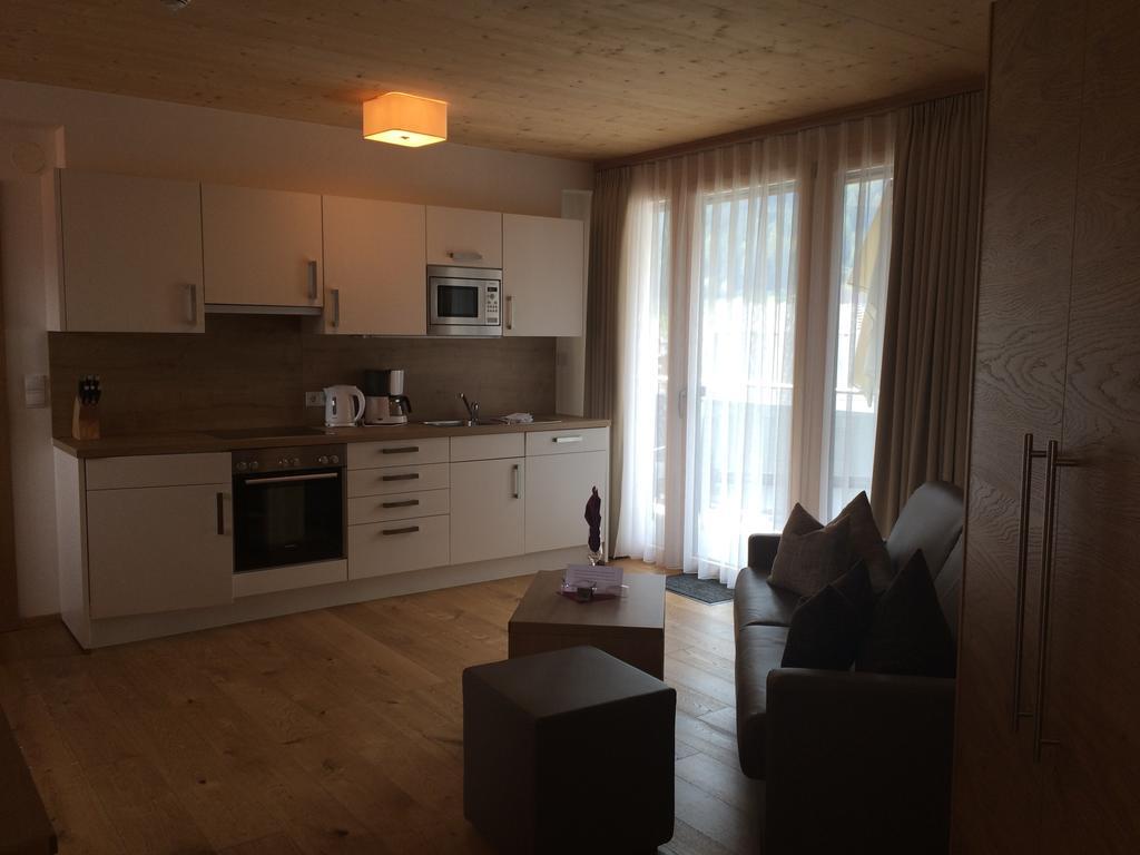 Berglife Appartements Serfaus Kamer foto