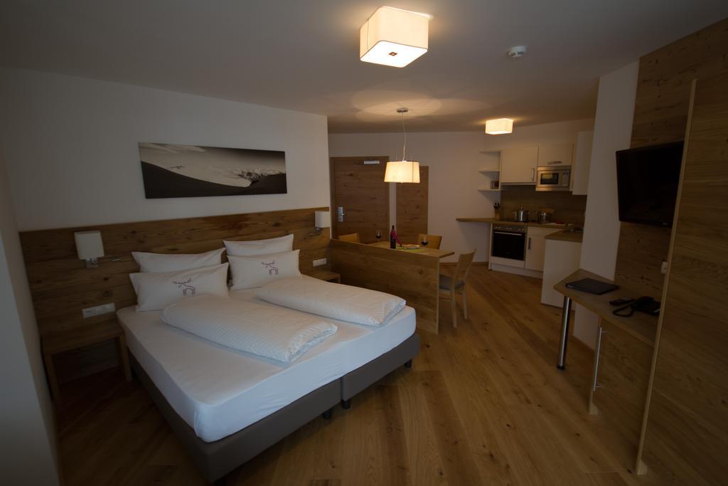 Berglife Appartements Serfaus Kamer foto